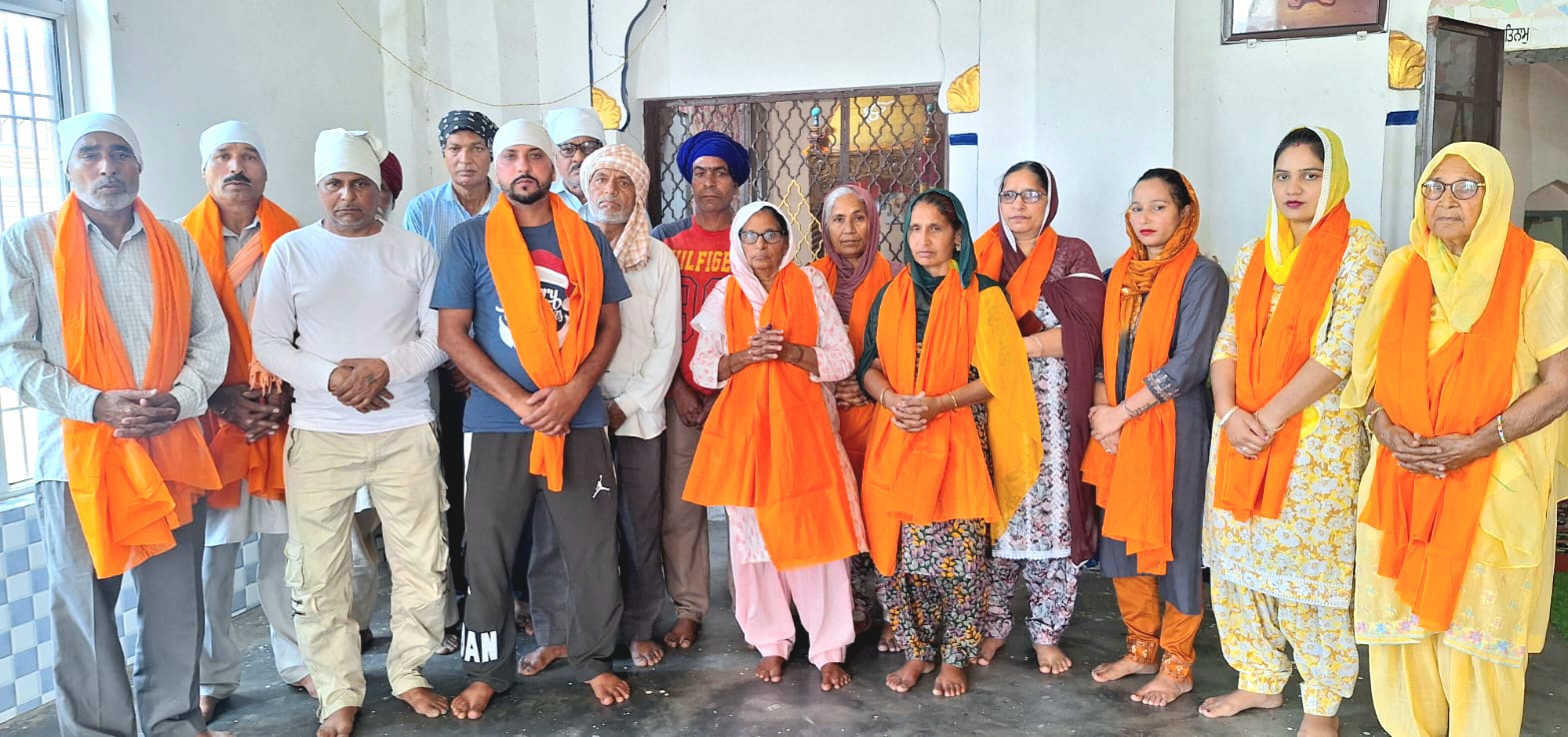 ਗੁਰੂ ਰਵਿਦਾਸ ਜੀ ਦੇ ਗੁਰਦੁਆਰੇ ਲਈ 3 ਮਰਲੇ ਦਾਨ ਕਰਨ ਤੇ ਪਰਿਵਾਰ ਨੂੰ ਕੀਤਾ ਸਨਮਾਨਿਤ       